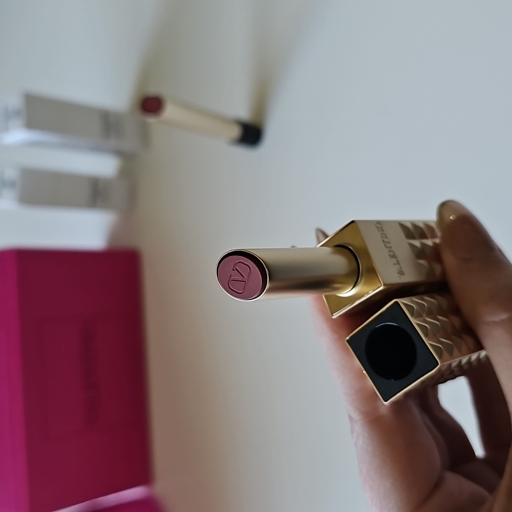 Valentino Spike Buttery Matte Lipstick 3 Piece Set With Pink Cosmetic Bag - Picture 4 of 11